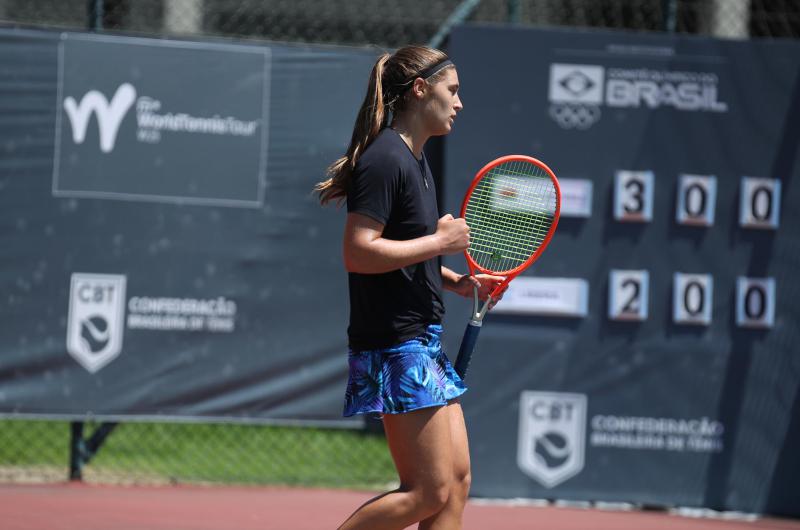 Julia Riera finaliza en Marbella una gira en la que jugó ocho torneos