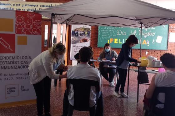 Ayer la inmunización con la vacuna Candid I se realizó en el Colegio Marista