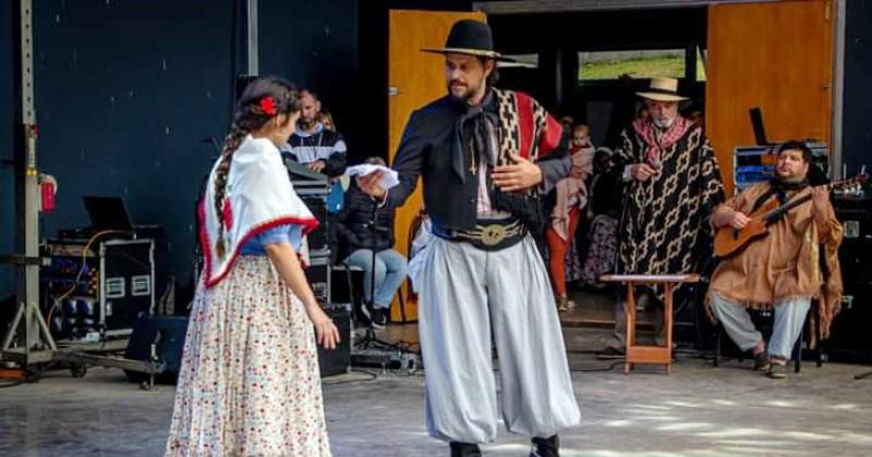 Daniela Peruzzi y Mauro Goitea ganadores en Pareja de danza tradicional