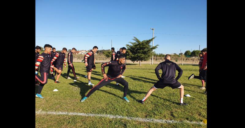 Los rojinegros se entrenaron ayer en Bolívar