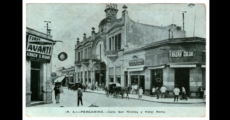 La esquina de Mitre y calle San Nicols se advierte la fachada del Hotel Roma