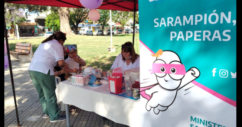 La vacunación con las dosis extra contra el sarampión la rubeola la paperas y la polio es obligatoria