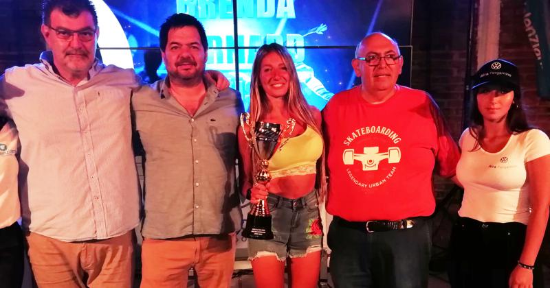 Brenda Bernard junto los principales referentes del Círculo de Periodistas Deportivos