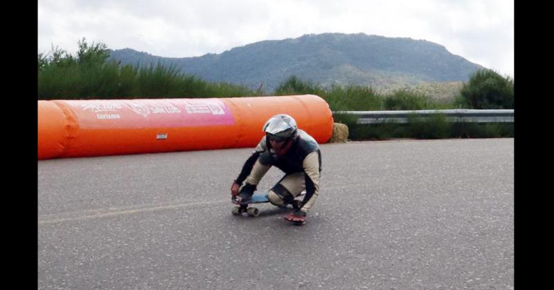 León Gómez a toda velocidad en la Pista Lolog durante una de las competencias en San Martín de los Andes
