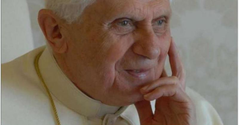 El Papa emérito tenía 95 años murió en los Jardines del Vaticano
