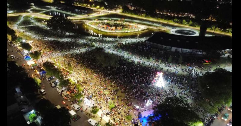 Miles de ciudadanos disfrutaron de la inmejorable noche en el Parque Belgrano