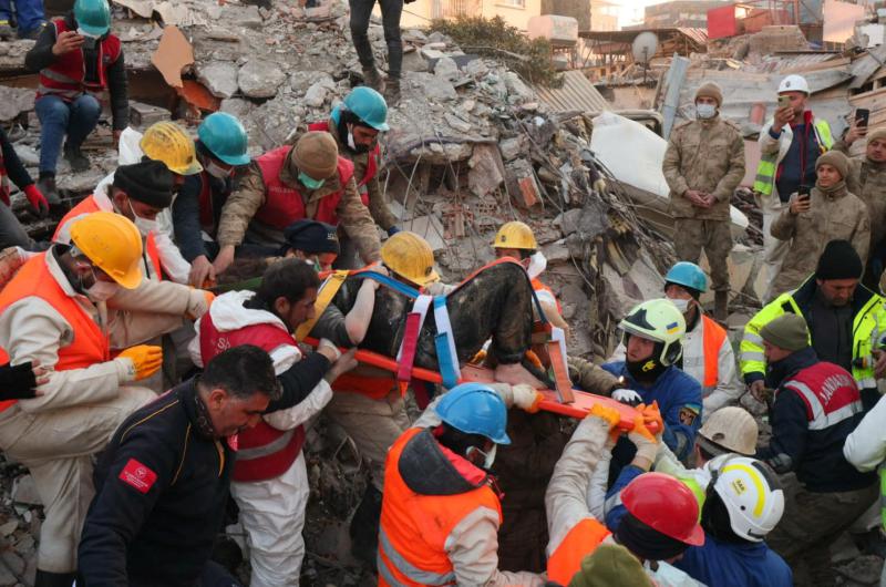 El rescate eleva a nueve el número de supervivientes sacados de las ruinas este martes