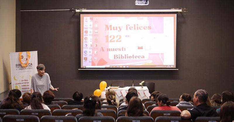 El Auditorio de la Biblioteca Municipal Joaquín Menéndez cuenta con 96 butacas