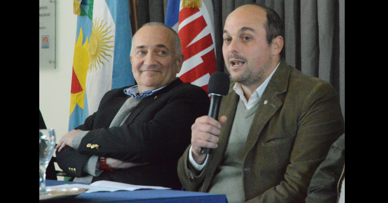 Hernn Trebino (izquierda) e Ignacio Terrile en 2019 durante la asunción de este último como director del Inta Pergamino