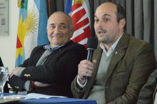 Hern�n Trebino (izquierda) e Ignacio Terrile en 2019 durante la asunción de este último como director del Inta Pergamino