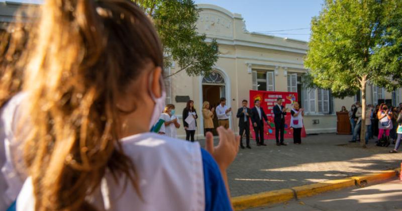 La firma se realizó en Escuela Primaria Nº 15 Nuestra Señora De Las Mercedes del municipio de Morón