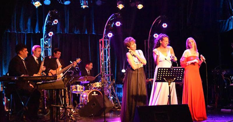 Seis músicos y tres cantantes se conjugan para interpretar lo mejor del género rom�ntico- el bolero