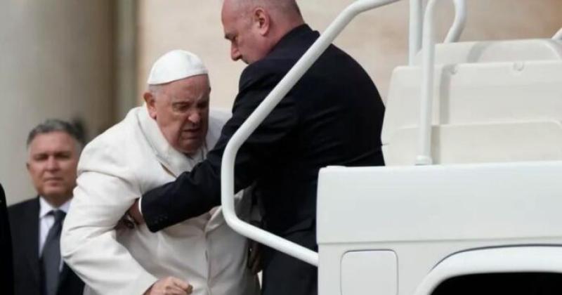 El Papa de 86 años tuvo el año último una lesión en su rodilla derecha que lo obliga a usar una silla de ruedas