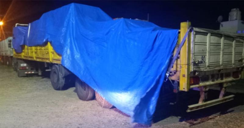 Uno de los camiones con la carga robada que fue encontrado en cercanías de San Pedro