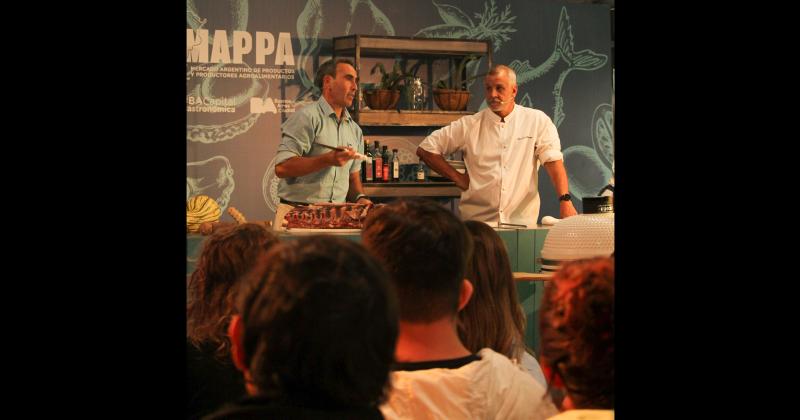 Miguel Errandonea junto a Christian Petersen durante la charla en uno de los stands de Mappa