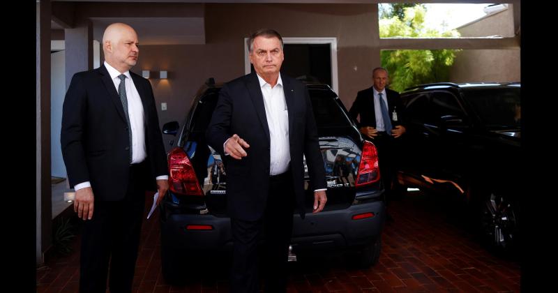 Bolsonaro confirmó el allanamiento de su casa en Brasilia a periodistas