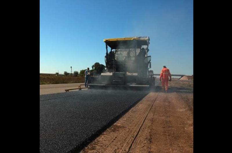 Esta semana se concretó la colocación de la último capa de asfalto en un tramo de la ruta