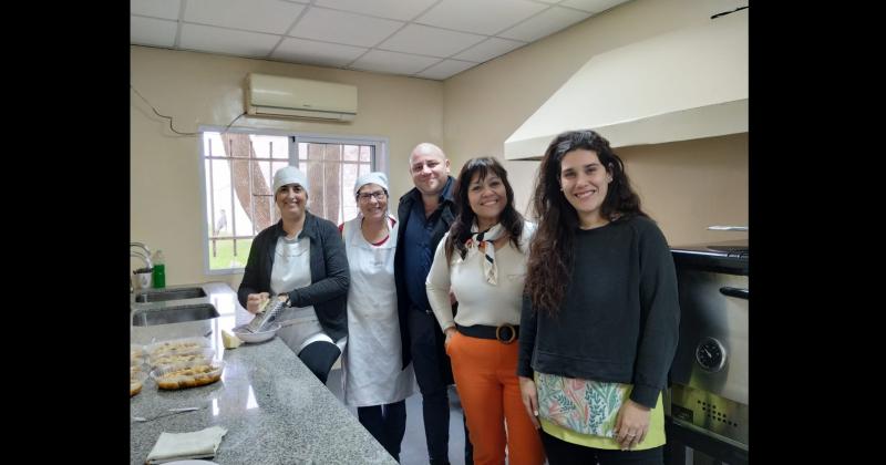 Las cocineras que cada día trabajan en el CDC Otero junto a Paolo Bonnanno Marcela Demilta y Ana Clara Lujn