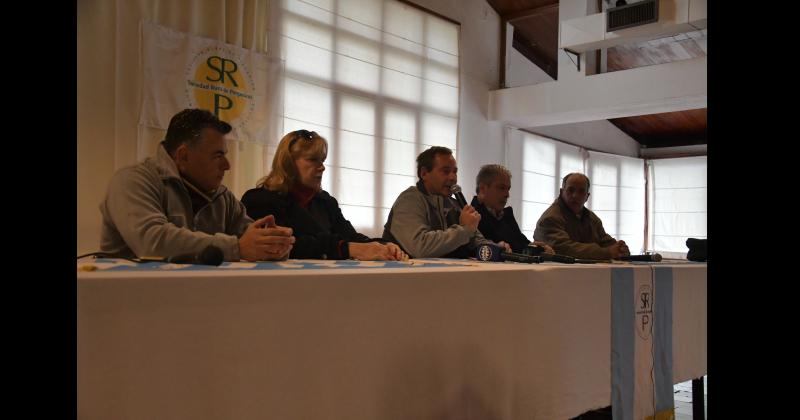 Eduardo Cogo Lidia Piatti Pedro Jacquelín Javier Martínez y Enrique Levantini durante el anuncio