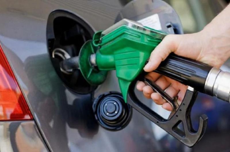 Llenar el tanque de un auto mediano cuesta alrededor de 12 mil pesos luego del nuevo aumento de la nafta en Pergamino
