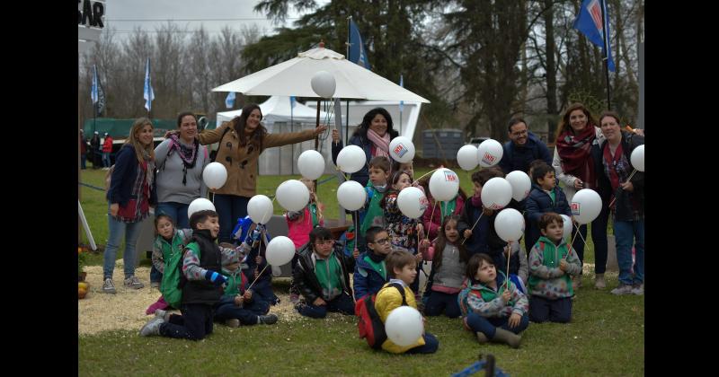 El stand del Inta concurrido por los ms pequeños junto a las seños