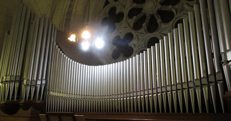 El órgano es marca Walcker modelo 1938 fue construido en Alemania y traído ese mismo año