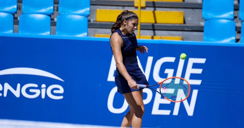 Julia Riera avanzó a octavos de final con un triunfo en tres sets