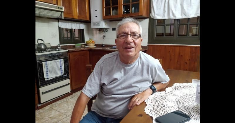 Edgardo Díaz en la intimidad de su hogar recibió a LA OPINION