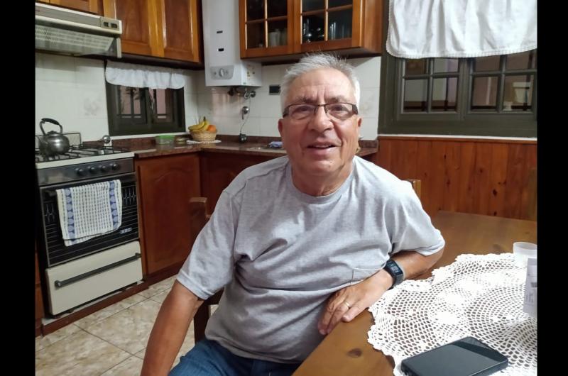Edgardo Díaz en la intimidad de su hogar recibió a LA OPINION