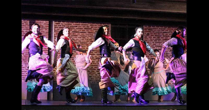El Cuerpo Municipal de Danzas cuenta con la dirección Pedro Marlo y la asistencia coreogrfica de Sebastin Delgado