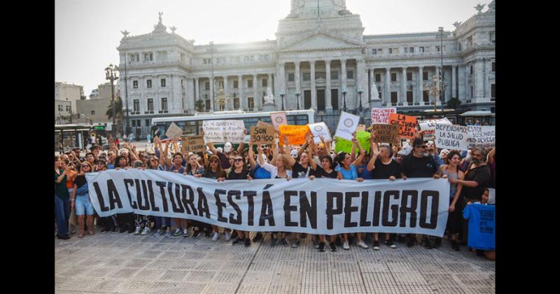 A principios de mes sectores de la cultura realizaron una intervención en Plaza Congreso con la consigna Subite al Colectivo Anti Omnibus