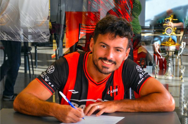 Rodrigo Caballuci firmó su contrato y vestir un año ms la camiseta rojinegra