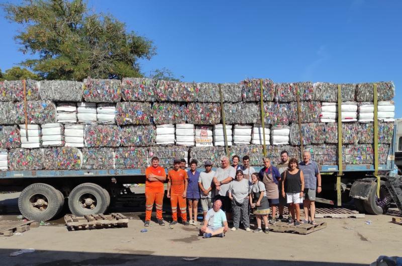 El cargamento número 25 transportó 9200 kilos de botellas de plstico PET cloro y lavandina