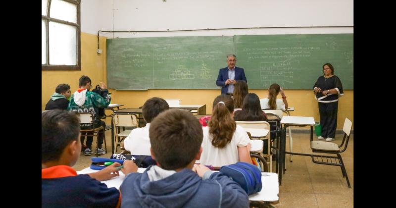 El intendente Javier Martínez saludó a los directivos del establecimiento que en este 2024 cumplir 100 años de labor educativa