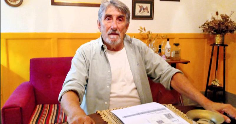 Héctor Mateo Kanguita Bonet en la intimidad de su casa recibió a LA OPINION