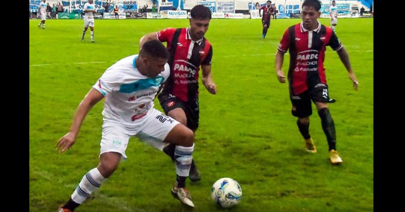Douglas juega de local tras el empate en Concepción del Uruguay