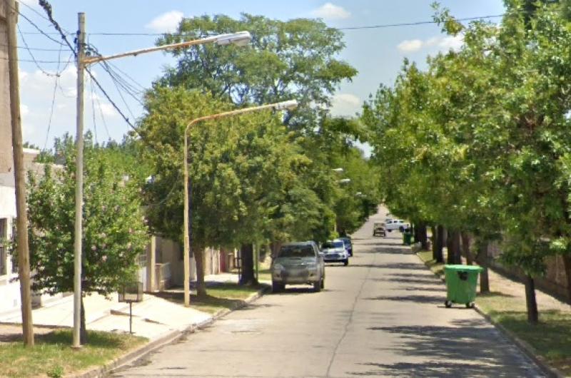 Vecinos han compartido imgenes de cmaras de seguridad que registraron a un sospechoso intentando robar en propiedades de las cuadras de Echevarría al 1700 y 1800