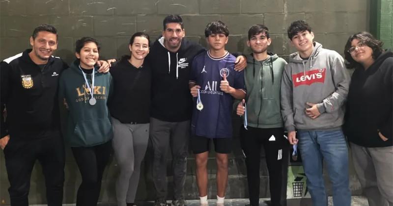 Los alumnos y entrenadores de la Escuela Municipal que compitieron en el II Torneo Regional en Avellaneda