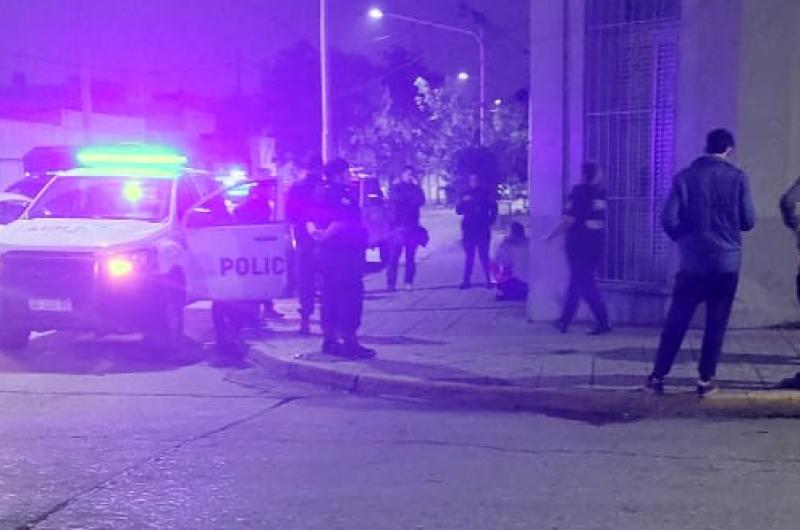 Este lunes a la noche en San Lorenzo y Siria la Policía aprehendió a un individuo de 21 años que blandió un cuchillo y amenazó con herir a una persona por una disputa verbal subida de tono