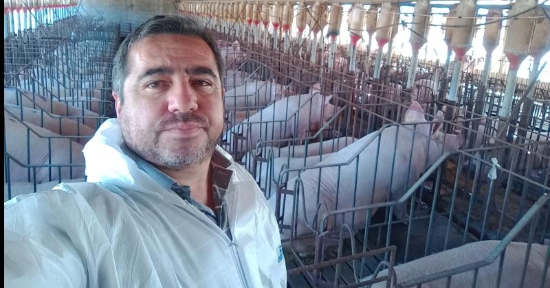 Carlos Octeda productor de cerdos