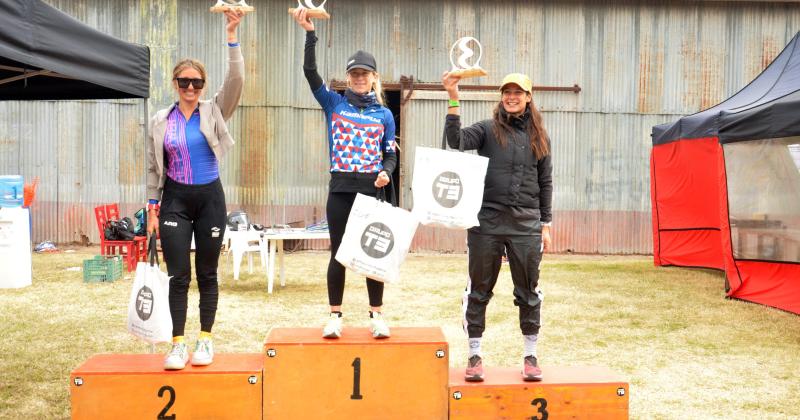 Brenda Bernard en el segundo escalón del podio de la general femenina