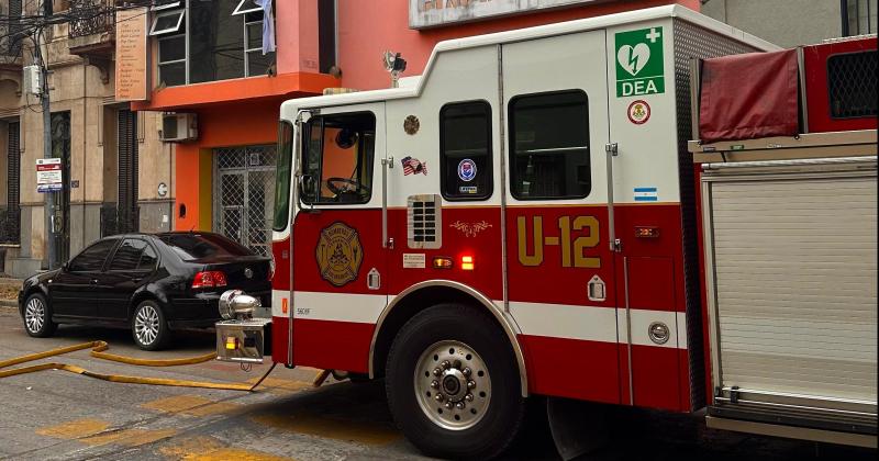 Una ambulancia de Same y una dotación de Bomberos Voluntarios acudieron al lugar del siniestro