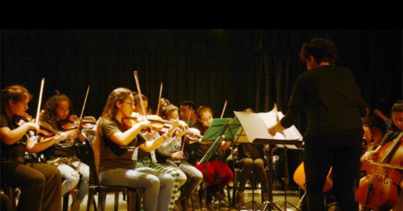 La Orquesta Municipal Infanto Juvenil Barrio Kennedy sigue funcionando en el CEC Nº 801 Mi Casa