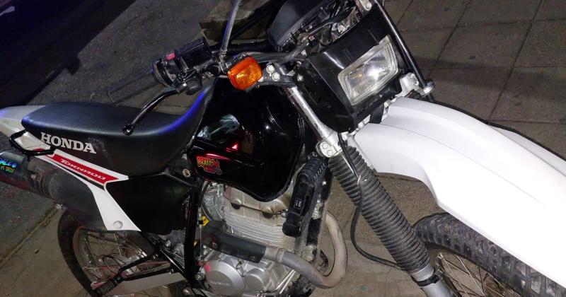 La moto robada en Arrecifes fue recuperada en la noche de este lunes en poder de tres jóvenes