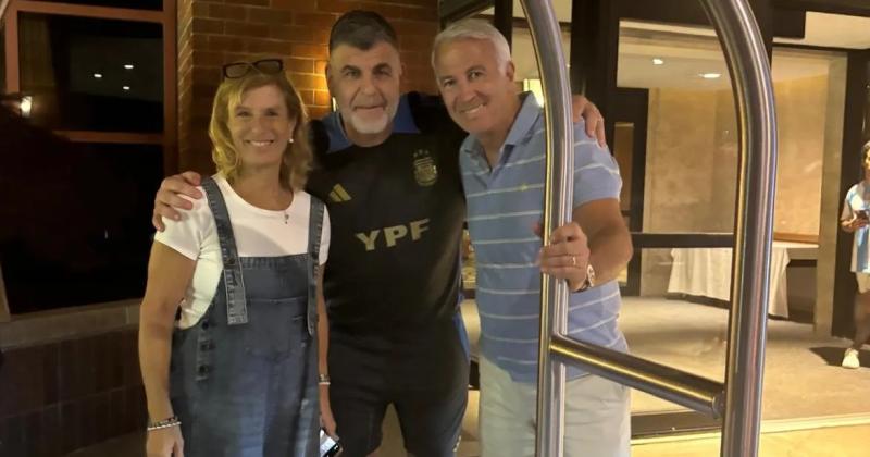 Juan Carlos y Ana llevaron las tortas a la concentración de la selección argentina en un Hotel de New Jersey