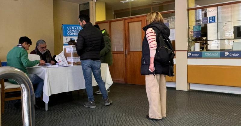 los socios pueden  votar hasta las 18-00 en la sede de la entidad