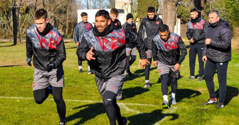 Douglas quiera volver al triunfo El plantel entrena con vistas al partido de local ante Sportivo Las Parejas