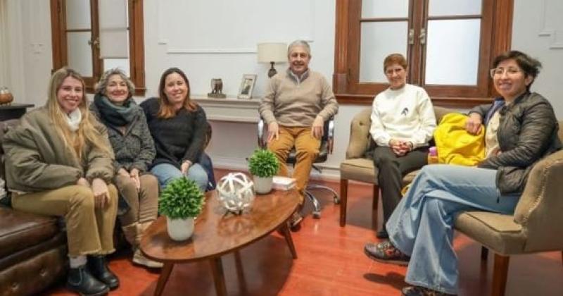 El intendente Javier Martínez recibió a referentes del Centro Oncológico