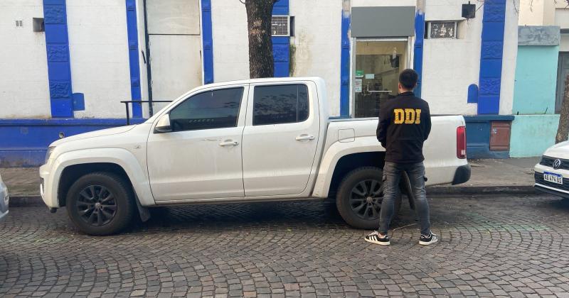 La camioneta VW Amarok fue sustraída en abril en Los Toldos y est registrada en inmediaciones de varios robos ocurridos en la región