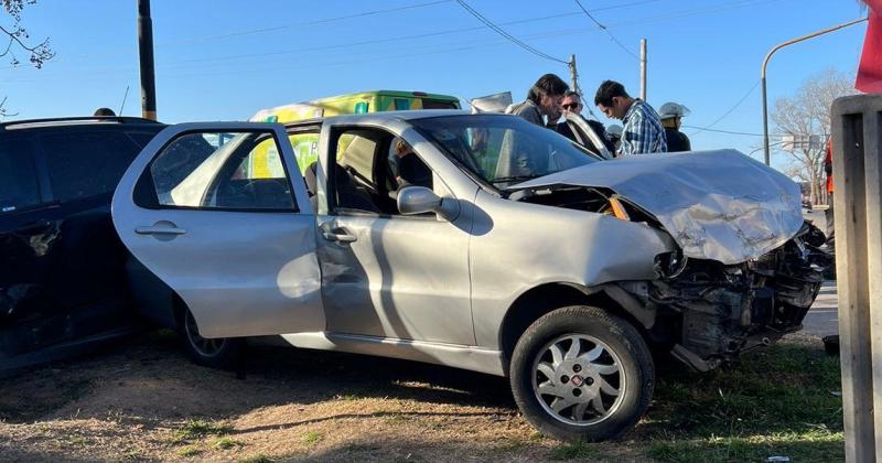 Tras la colisión los automóviles salieron despistados en forma descontrolada